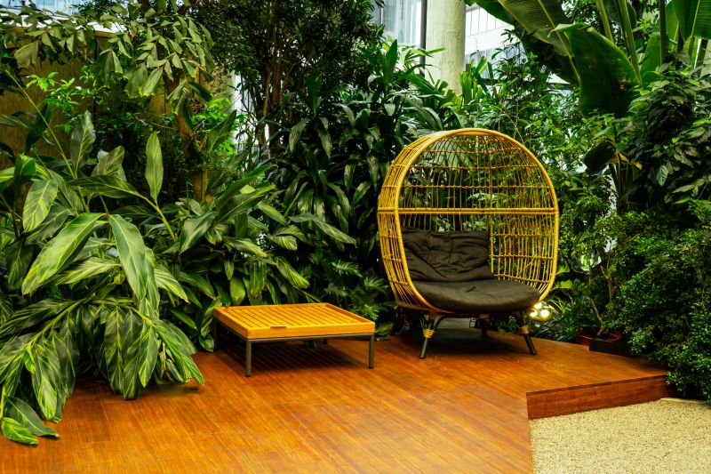 Natürliches Interieur im Eco Hotel Garden mit Pflanzen