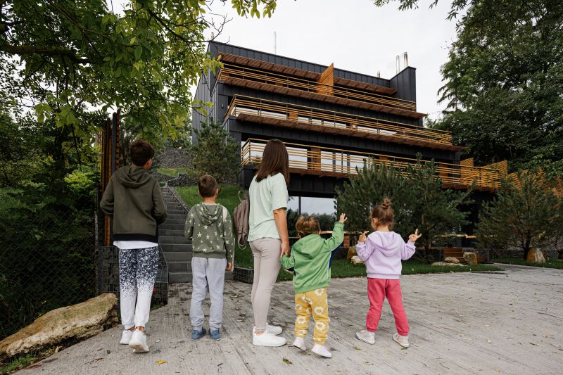 Family Hotel Girona mit kinderfreundlicher Außenanlage