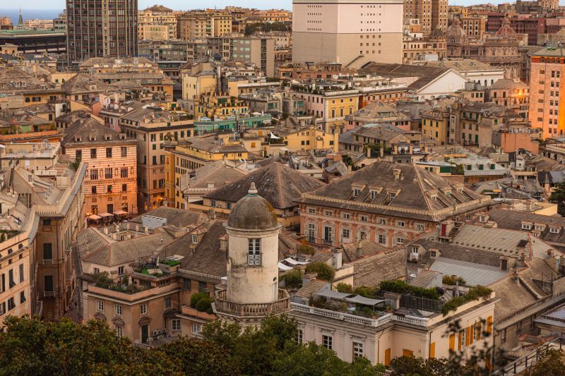 Luftaufnahme von Girona mit historischem Zentrum und modernen Vierteln