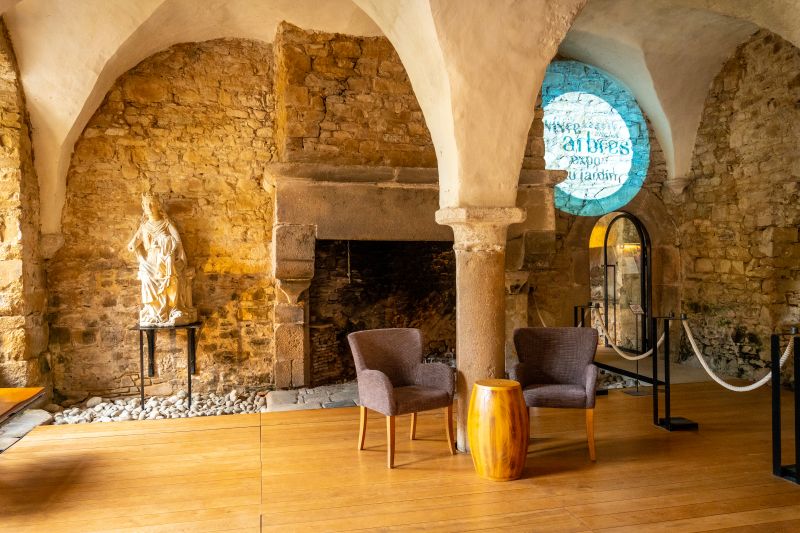 Authentisches mittelalterliches Interieur mit modernem Komfort