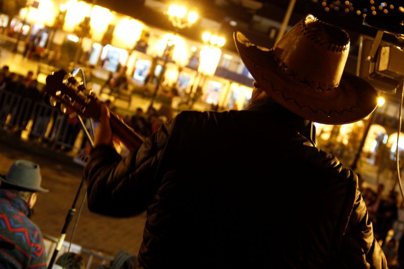 Straßenperformance während der Noche Blanca in Girona