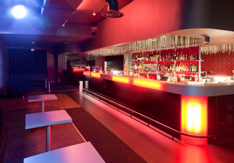 The Stage Bar-Bereich mit Craft Beer und gemütlicher Atmosphäre